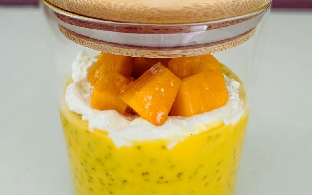 Pudding de chia à la mangue et au lait de coco